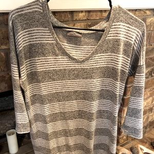 Market Spruce V neck sweater, 3/4 sleeve